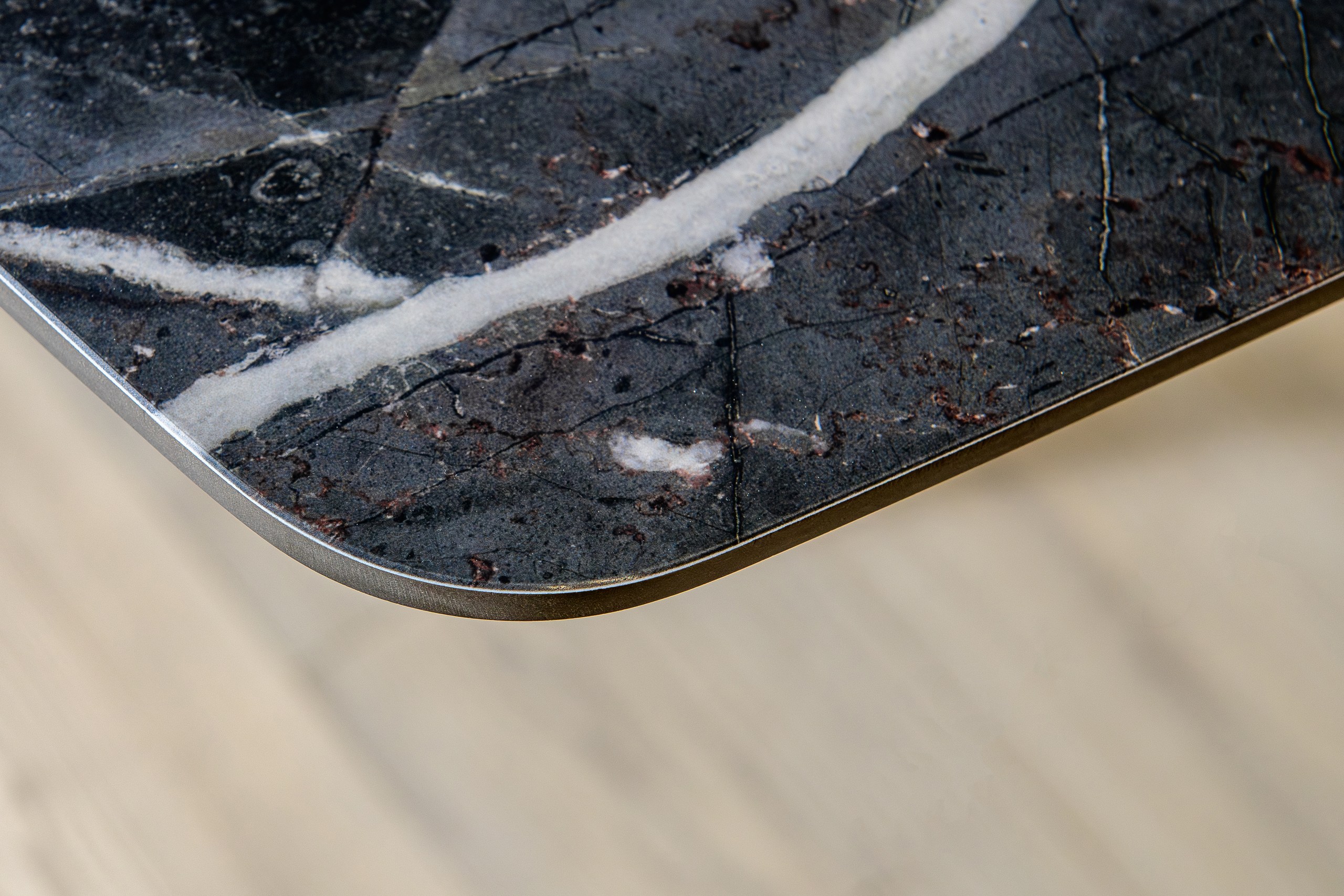 Керамогранит и другие материалы для столешниц: в чем отличия?